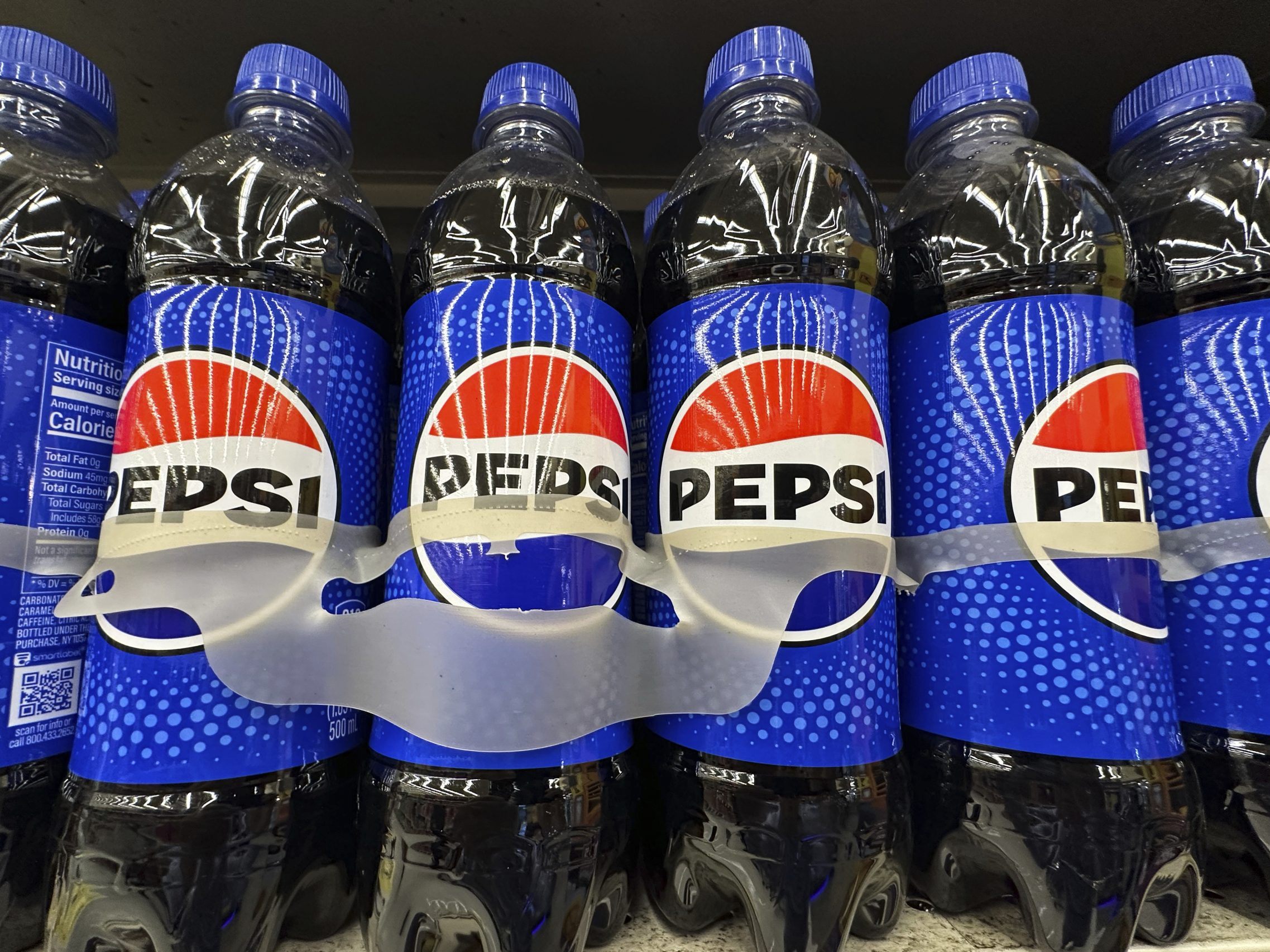 Wie aus einem Apotheken-Getränk ein Milliardenkonzern wurde – und warum die zuckerreduzierte Pepsi nicht automatisch gesünder ist. Wie aus einem Apotheken-Getränk ein Milliardenkonzern wurde – und warum die zuckerreduzierte Pepsi nicht automatisch gesünder ist.