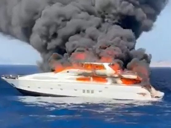 Luxusjacht nahe Balearen in Flammen