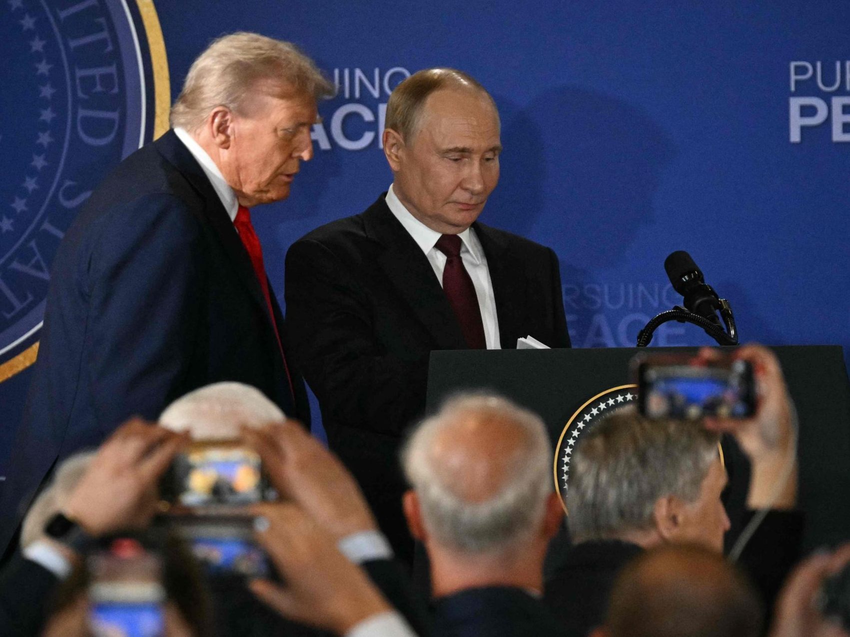 Trump will nach Treffen mit Putin mit NATO-Verbündeten telefonieren - Vieles noch ungeklärt. Trump will nach Treffen mit Putin mit NATO-Verbündeten telefonieren - Vieles noch ungeklärt.