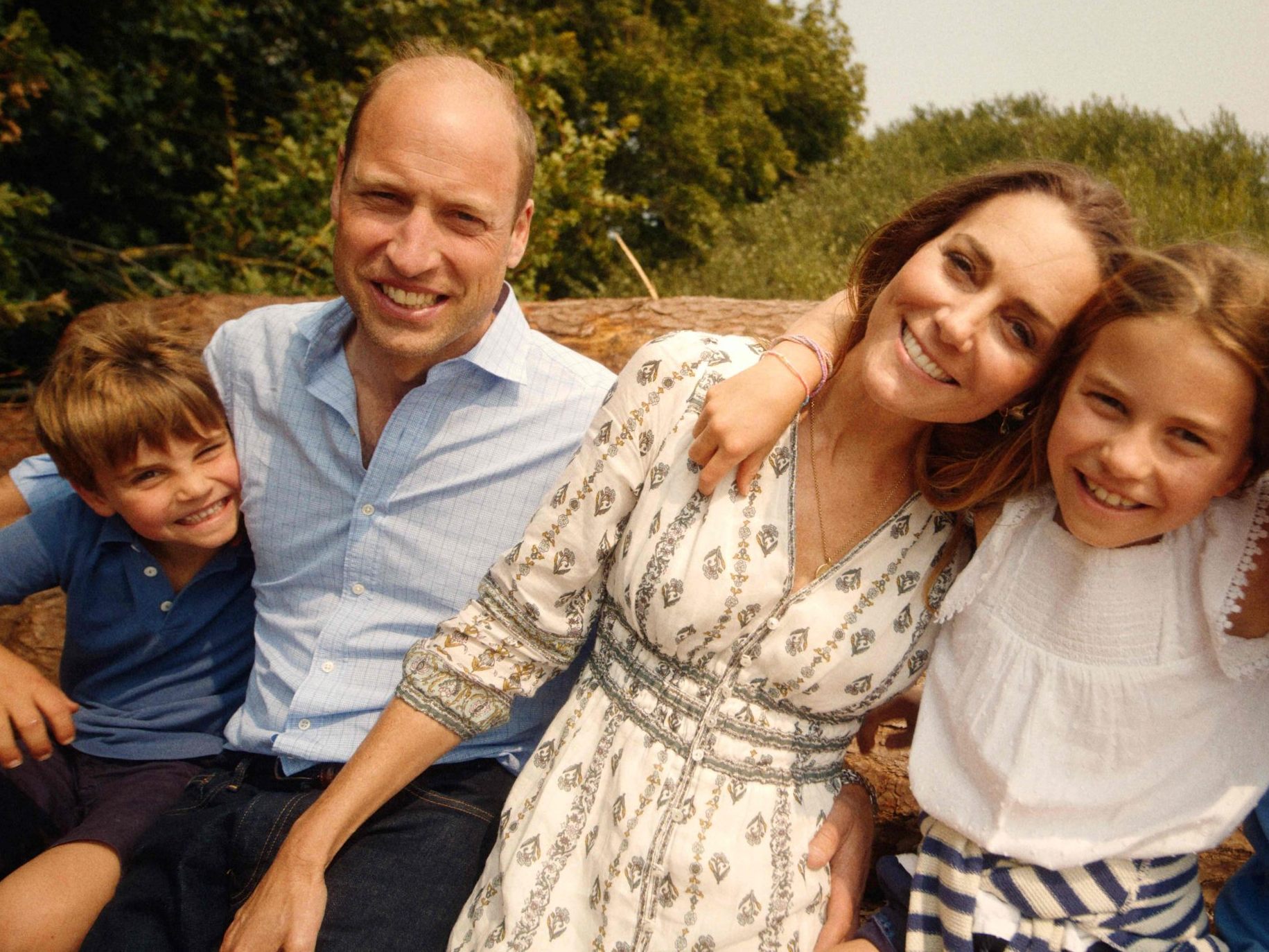Noch in diesem Jahr sollen William und Kate mit Familie (Offizielles Foto September 2024) die repräsentative Forest Lodge beziehen. Noch in diesem Jahr sollen William und Kate mit Familie (Offizielles Foto September 2024) die repräsentative Forest Lodge beziehen.