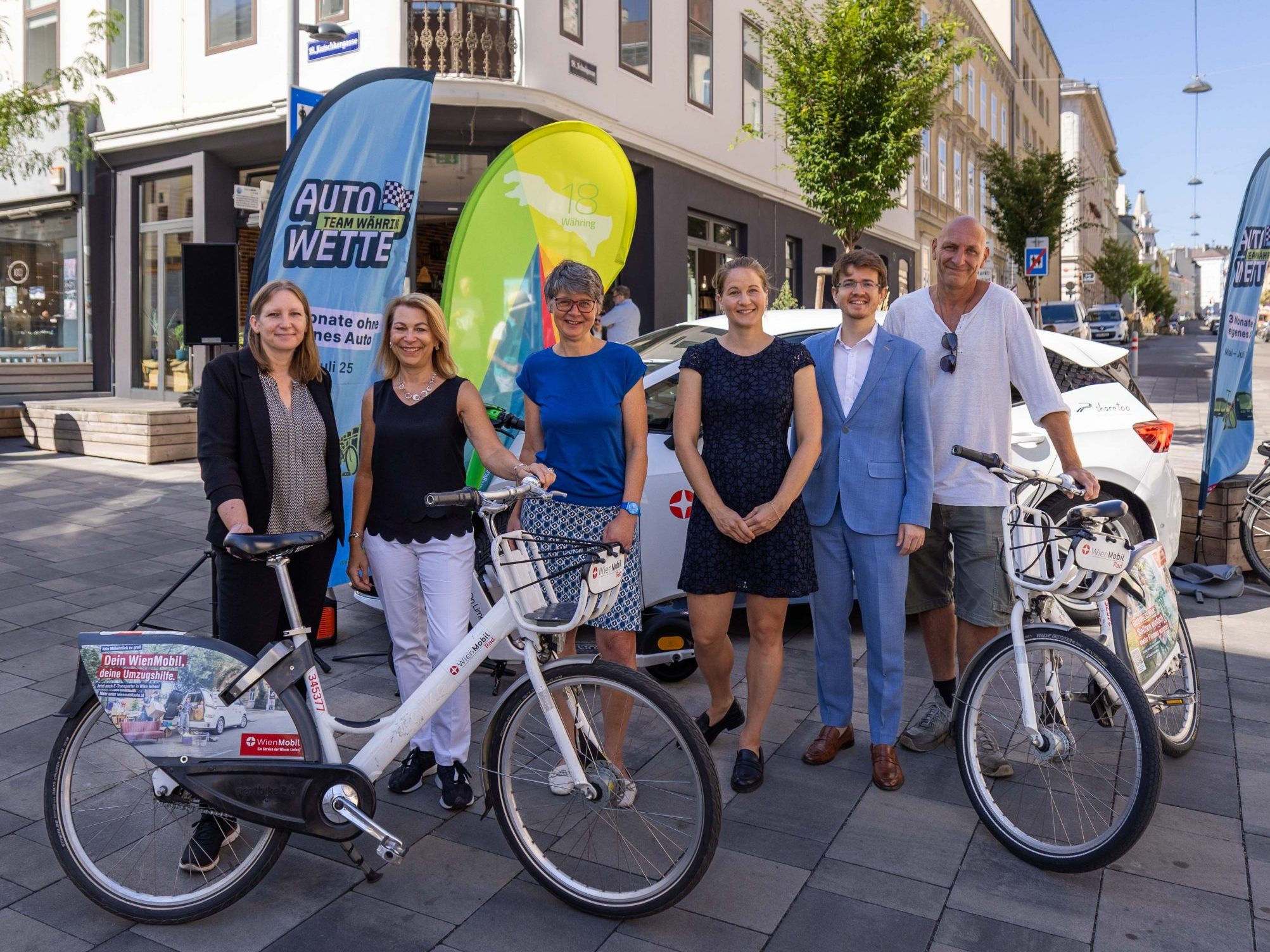 Gemeinderätin Nina Abrahamczik, Wiener Linien Geschäftsführerin Alexandra Reinagl, Bezirksvorsteherin Währing Silvia Nossek, Teilnehmerin Teresa, Teilnehmer Henrik, Teilnehmer Fred. (vlnr) Gemeinderätin Nina Abrahamczik, Wiener Linien Geschäftsführerin Alexandra Reinagl, Bezirksvorsteherin Währing Silvia Nossek, Teilnehmerin Teresa, Teilnehmer Henrik, Teilnehmer Fred. (vlnr)