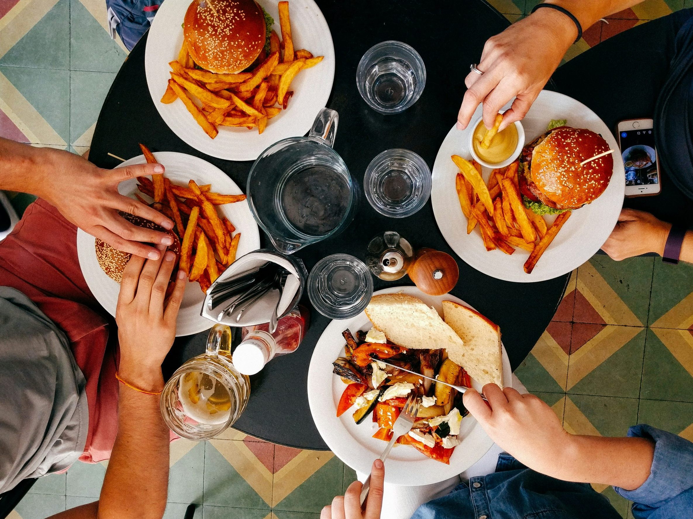 Entdecke, wie oft Industrieprodukte in Restaurants verwendet werden. Eine Doku enthüllt, was wirklich auf deinem Teller landet und fordert mehr Transparenz. Entdecke, wie oft Industrieprodukte in Restaurants verwendet werden. Eine Doku enthüllt, was wirklich auf deinem Teller landet und fordert mehr Transparenz.