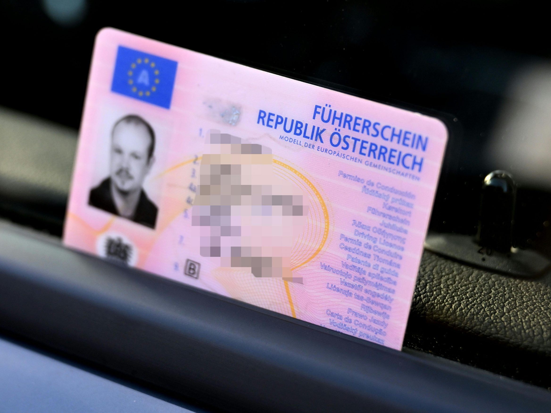 Leserinnen und Leser berichten nach der VN-Enthüllung über persönliche Erlebnisse mit der Fahrprüfung.