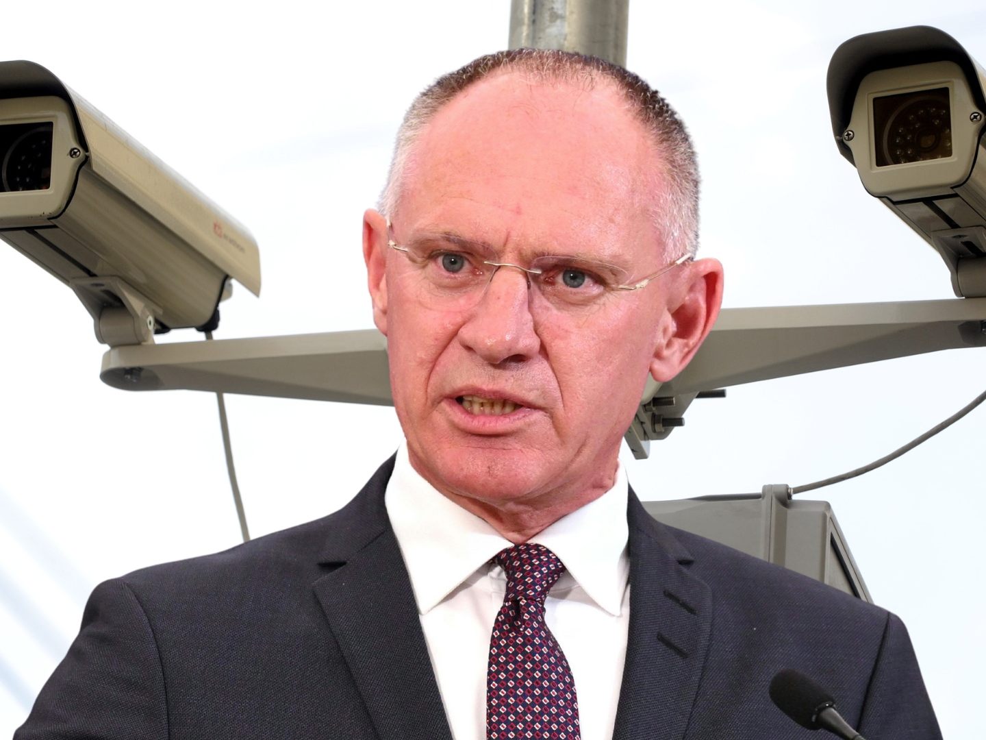 Innenminister Gerhard Karner (ÖVP) will Video-Überwachung an potenziell gefährdeten Orten erleichtern – als Teil einer umfassenderen Sicherheitsstrategie. Innenminister Gerhard Karner (ÖVP) will Video-Überwachung an potenziell gefährdeten Orten erleichtern – als Teil einer umfassenderen Sicherheitsstrategie.