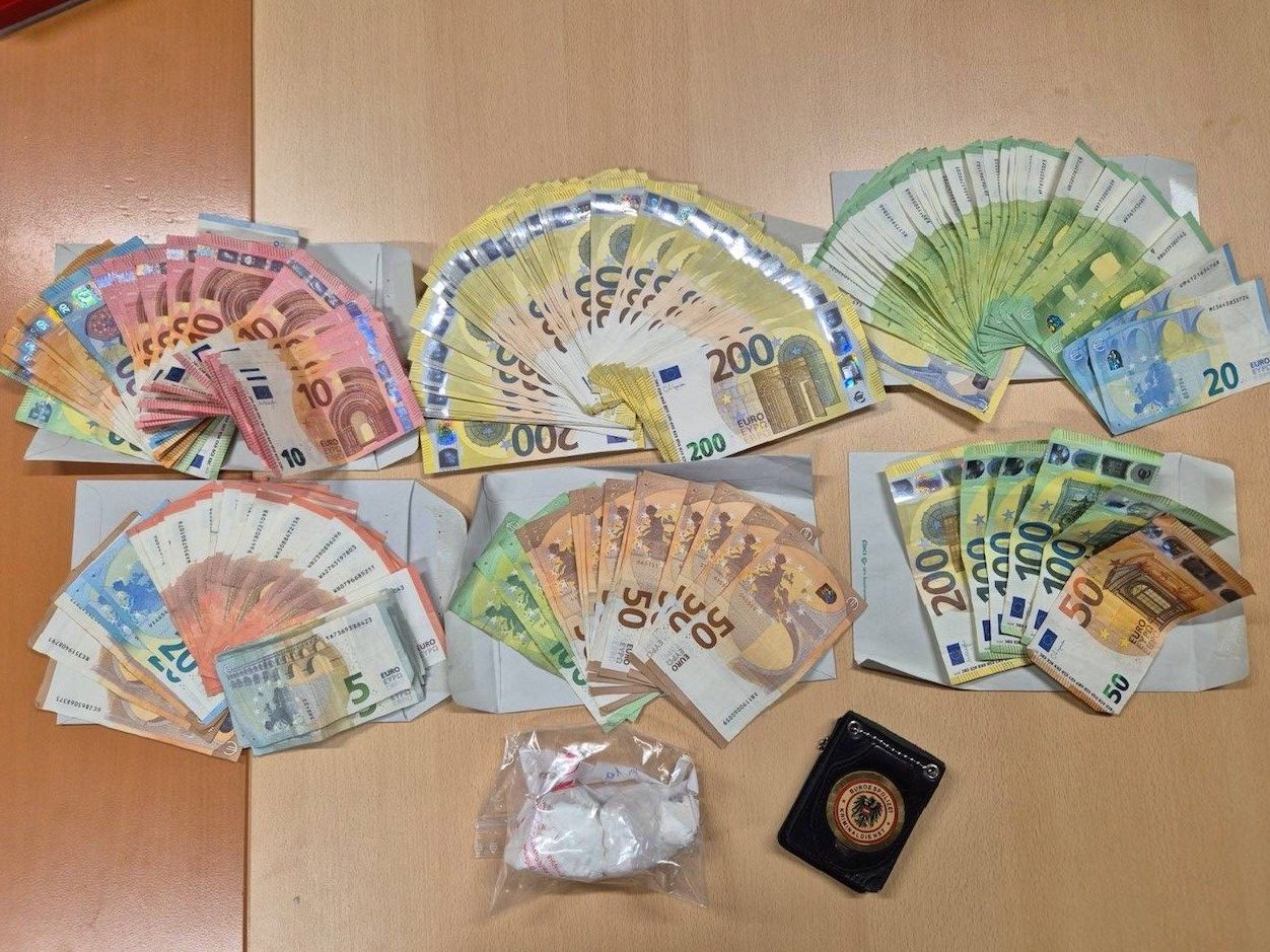 Der mutmaßliche Dealer wurde festgenommen. Der mutmaßliche Dealer wurde festgenommen.