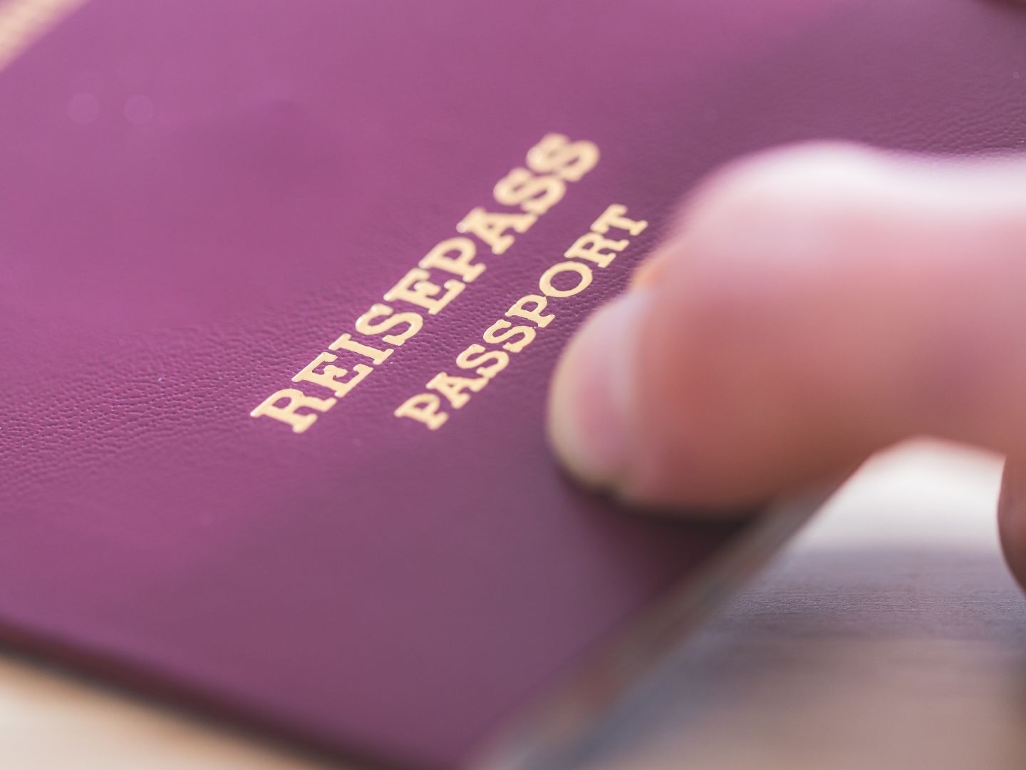 In Österreich wurde erstmals ein non-binärer Reisepass ausgestellt. In Österreich wurde erstmals ein non-binärer Reisepass ausgestellt.
