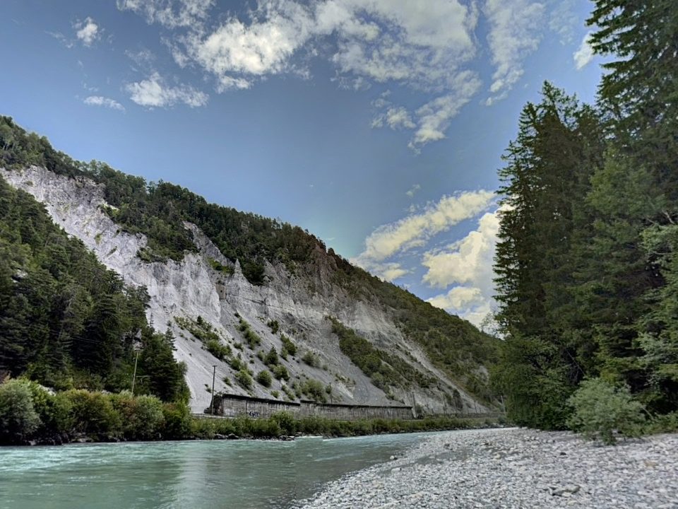 Durch den Urzeit-Bergsturz wurde auch die Rheinschlucht geschaffen. Durch den Urzeit-Bergsturz wurde auch die Rheinschlucht geschaffen.