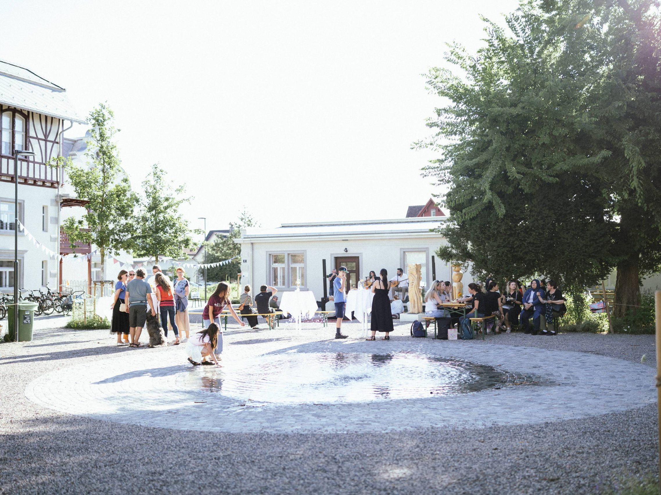 Die Stickerei und der angrenzende Park bei der Häusle-Villa sind seit einem Jahr ein ansprechender Ort zur Vermittlung verschiedenster Kulturformate. Die Stickerei und der angrenzende Park bei der Häusle-Villa sind seit einem Jahr ein ansprechender Ort zur Vermittlung verschiedenster Kulturformate.