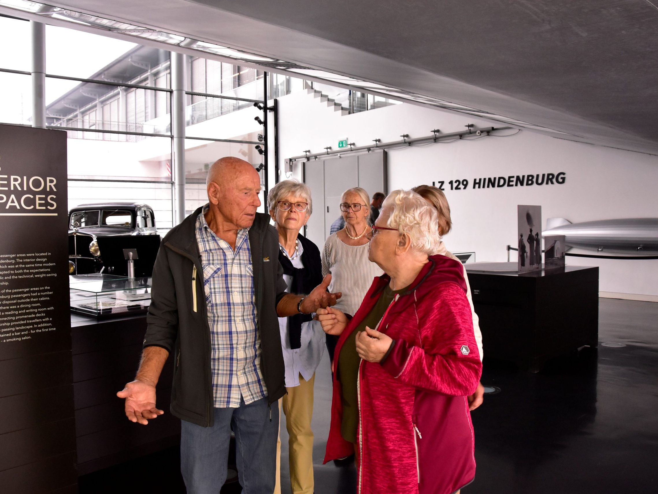 Ziel des heurigen Seniorenausflugs war das Zeppelinmuseum in Friedrichshafen Ziel des heurigen Seniorenausflugs war das Zeppelinmuseum in Friedrichshafen