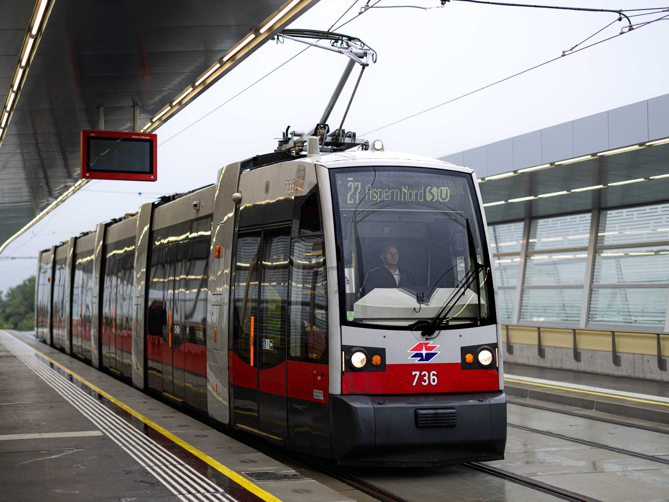 Von Strebersdorf nach Aspern: Die neue Linie 27 nimmt Fahrt auf.