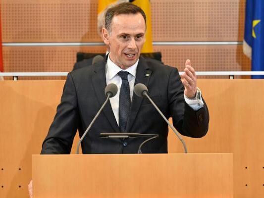 Danninger, nun WKÖ-Generalsekretär, bei Rede als ÖVP-Klubchef in NÖ Danninger, nun WKÖ-Generalsekretär, bei Rede als ÖVP-Klubchef in NÖ