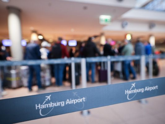 Flughafen spricht von "unvorhersehbaren Lieferengpässen" Flughafen spricht von "unvorhersehbaren Lieferengpässen"