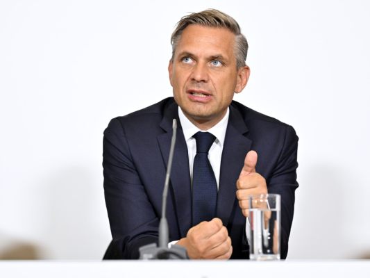 Wirtschaftsminister ist für Technologieoffenheit bei den Flottenzielen Wirtschaftsminister ist für Technologieoffenheit bei den Flottenzielen