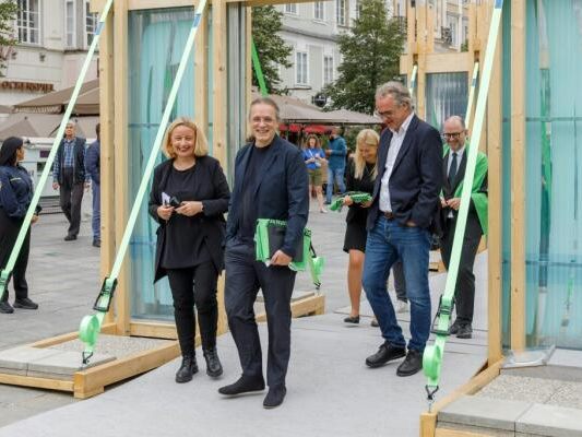 Eine Schiebetür, die nicht ins Innere führt
