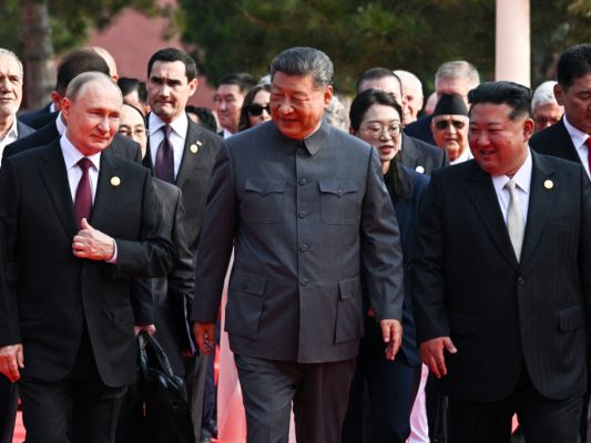 Putin, Xi und Kim zeigten sich erstmals gemeinsam Putin, Xi und Kim zeigten sich erstmals gemeinsam