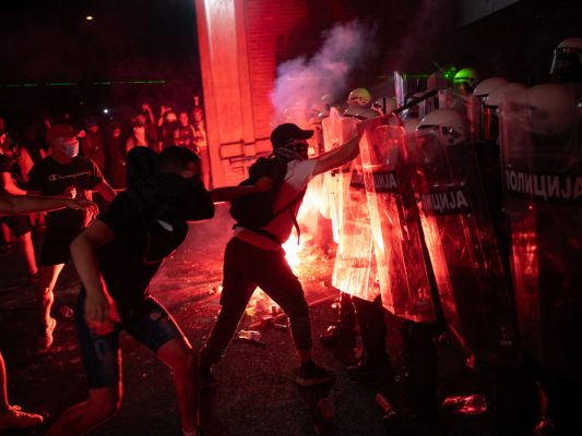 Zusammenstöße zwischen Polizei und Demonstranten