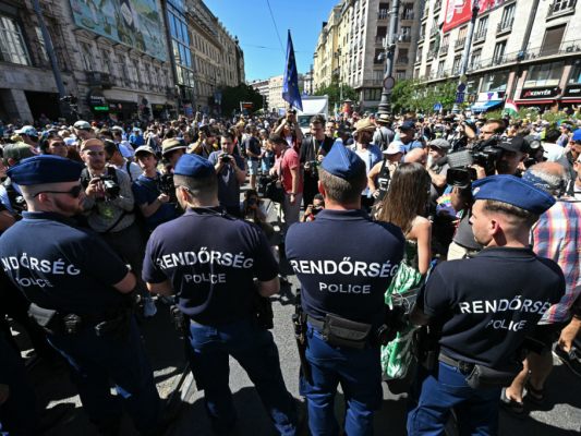 Polizeieinsatz gegen Pride-Parade in Budapest im Juni 2025 Polizeieinsatz gegen Pride-Parade in Budapest im Juni 2025