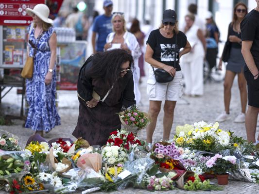 Blumen am Unfallort in Lissabon