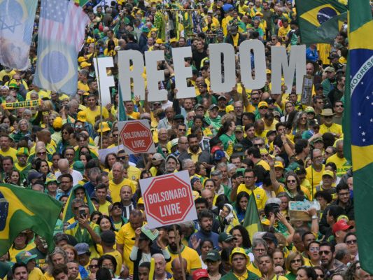 Menschen fordern Freiheit für Bolsonaro Menschen fordern Freiheit für Bolsonaro