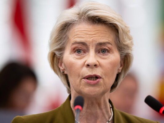 EU-Kommissionspräsidentin mit scharfer Kritik konfrontiert