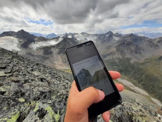 Beobachtungen können per Handy eingetragen und geteilt werden Beobachtungen können per Handy eingetragen und geteilt werden