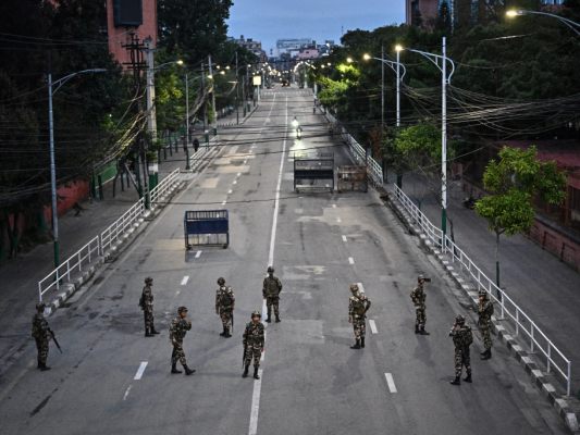 Der Einsatz des Militärs und eine Ausgangssperre stoppten die Unruhen Der Einsatz des Militärs und eine Ausgangssperre stoppten die Unruhen