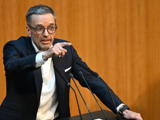 Kickl kündigt "heißen politischen Herbst" an Kickl kündigt "heißen politischen Herbst" an
