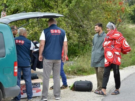 Die NGO "SOS Balkanroute" versorgt Geflüchtete in Biha? mit Kleidung, Schuhen und Essen Die NGO "SOS Balkanroute" versorgt Geflüchtete in Biha? mit Kleidung, Schuhen und Essen