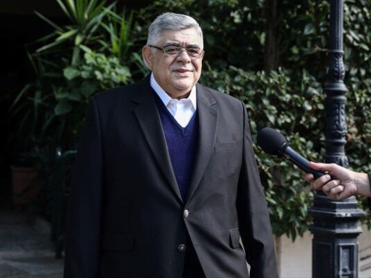 Greiechischer Rechtsextremist Michaloliakos bei Presseauftritt 2020 Greiechischer Rechtsextremist Michaloliakos bei Presseauftritt 2020