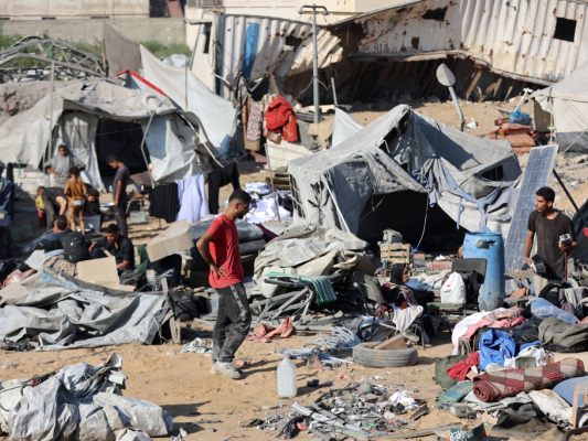 Vertriebene Palästinsner in Notunterkünften nahe Gaza-Stadt