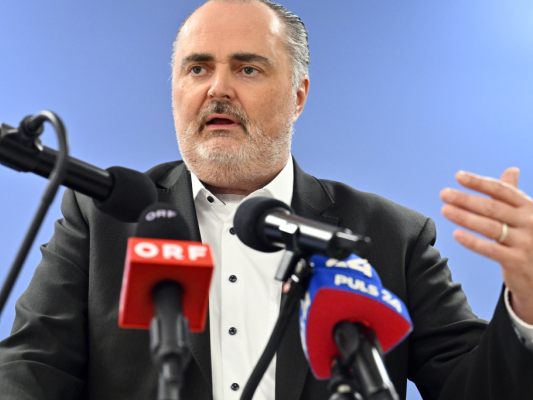 Landeshauptmann kritisiert Wien, Hacker und eigene Partei Landeshauptmann kritisiert Wien, Hacker und eigene Partei