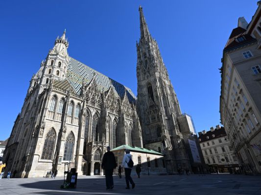 Wieder mehr Menschen besuchen den Gottesdienst Wieder mehr Menschen besuchen den Gottesdienst