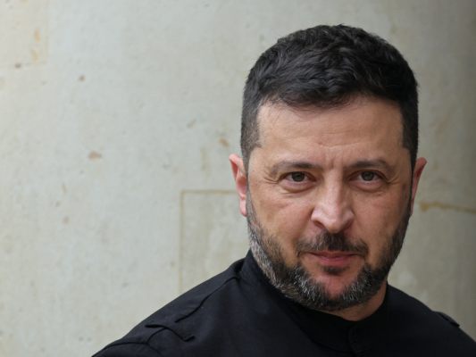 Selenskyj berichtet von erneuten massiven Angriffen Selenskyj berichtet von erneuten massiven Angriffen