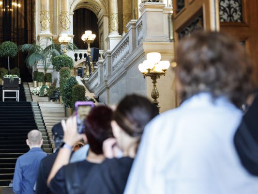 Noch einmal brachte Ex-Burgtheaterchef Peymann die Wiener ins Theater Noch einmal brachte Ex-Burgtheaterchef Peymann die Wiener ins Theater