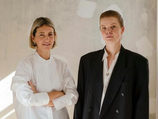 Kuratorin Attilia Fattori Franchini (l.) und Künstlerin Birke Gorm Kuratorin Attilia Fattori Franchini (l.) und Künstlerin Birke Gorm