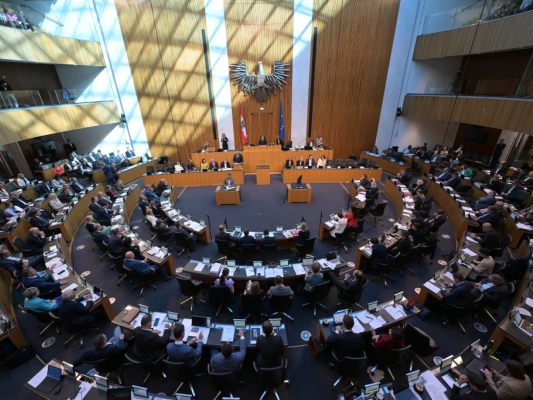 Nationalrat startet in die Herbstarbeit Nationalrat startet in die Herbstarbeit