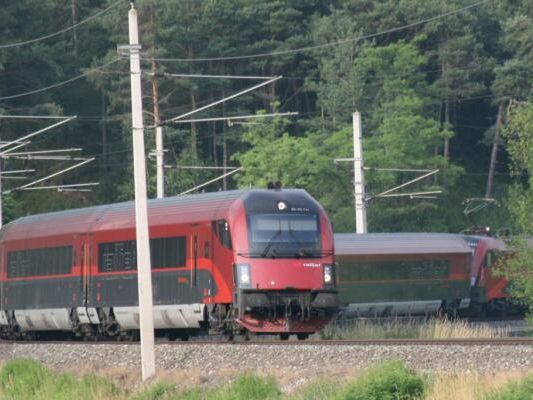 Die Arlbergbahnstrecke wird wegen Sanierungsarbeiten gesperrt Die Arlbergbahnstrecke wird wegen Sanierungsarbeiten gesperrt