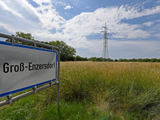 Hier soll in einigen Jahren die S1 inklusive Lobautunnel vorbeiführen Hier soll in einigen Jahren die S1 inklusive Lobautunnel vorbeiführen