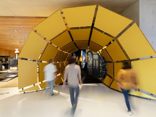 Über einen Trichter betritt man die Ausstellung im Tirol Panorama Über einen Trichter betritt man die Ausstellung im Tirol Panorama