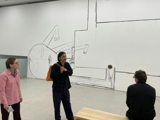 Kuratorin Ammer, Künstler Pils: Wandbild als "Kunst auf Zeit" Kuratorin Ammer, Künstler Pils: Wandbild als "Kunst auf Zeit"
