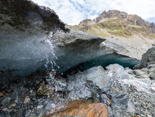 Massiv tauende Restgletscher zeigen hiesige Erwärmung an Massiv tauende Restgletscher zeigen hiesige Erwärmung an