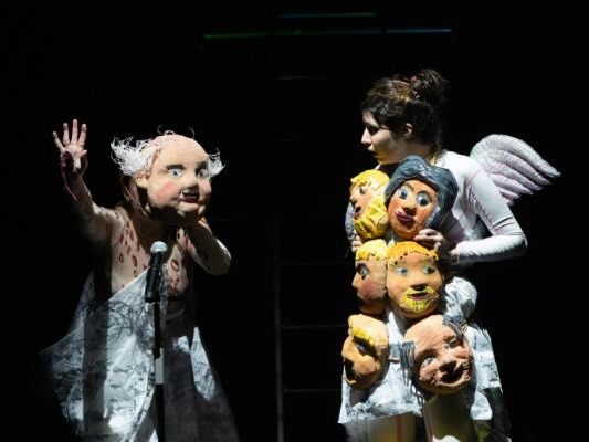 "Nie wieder Friede": Ein Puppenspiel mit Parabel auf die Gegenwart "Nie wieder Friede": Ein Puppenspiel mit Parabel auf die Gegenwart