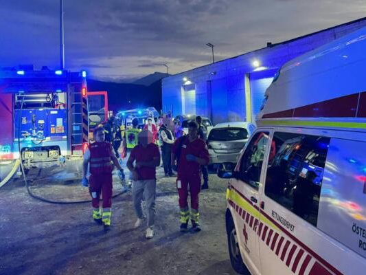 Feuerwehr und Rettung standen bei dem Angriff im Einsatz Feuerwehr und Rettung standen bei dem Angriff im Einsatz
