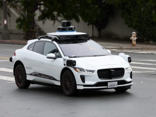 Autonome Taxis der Firma Waymo in Kalifornien unterwegs Autonome Taxis der Firma Waymo in Kalifornien unterwegs