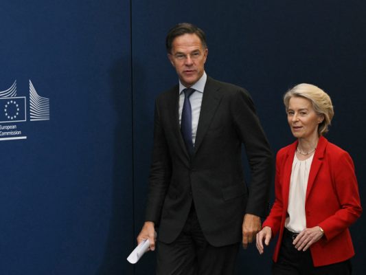 Gemeinsamer Auftritt von Rutte und von der Leyen in Brüssel Gemeinsamer Auftritt von Rutte und von der Leyen in Brüssel