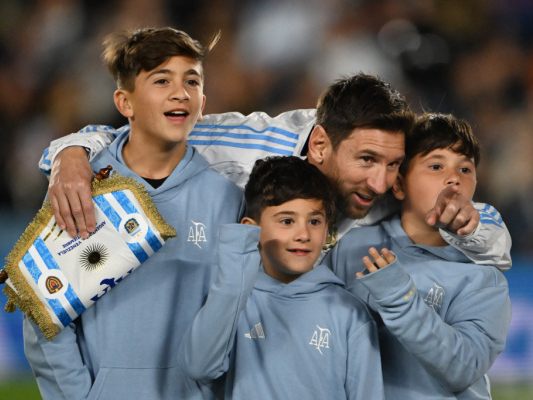 Messi verabschiedete sich mit seinen Söhnen