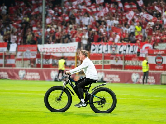 Rangnick musste bei der Fortbewegung zuletzt kreativ werden Rangnick musste bei der Fortbewegung zuletzt kreativ werden