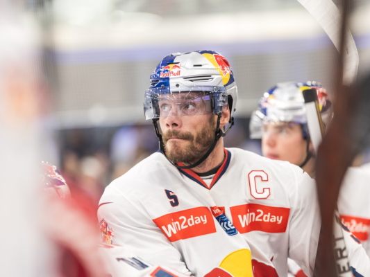 Salzburg-Kapitän Thomas Raffl und Co. verloren in Bruneck 1:2 Salzburg-Kapitän Thomas Raffl und Co. verloren in Bruneck 1:2