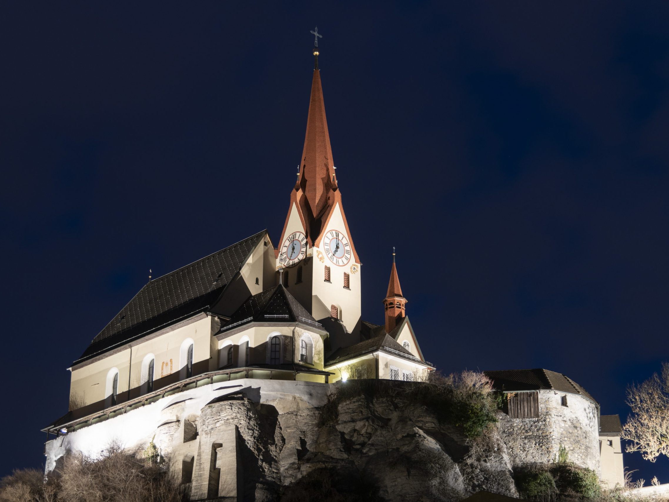 Der Liebfrauenberg in Rankweil bei Nacht. Der Liebfrauenberg in Rankweil bei Nacht.