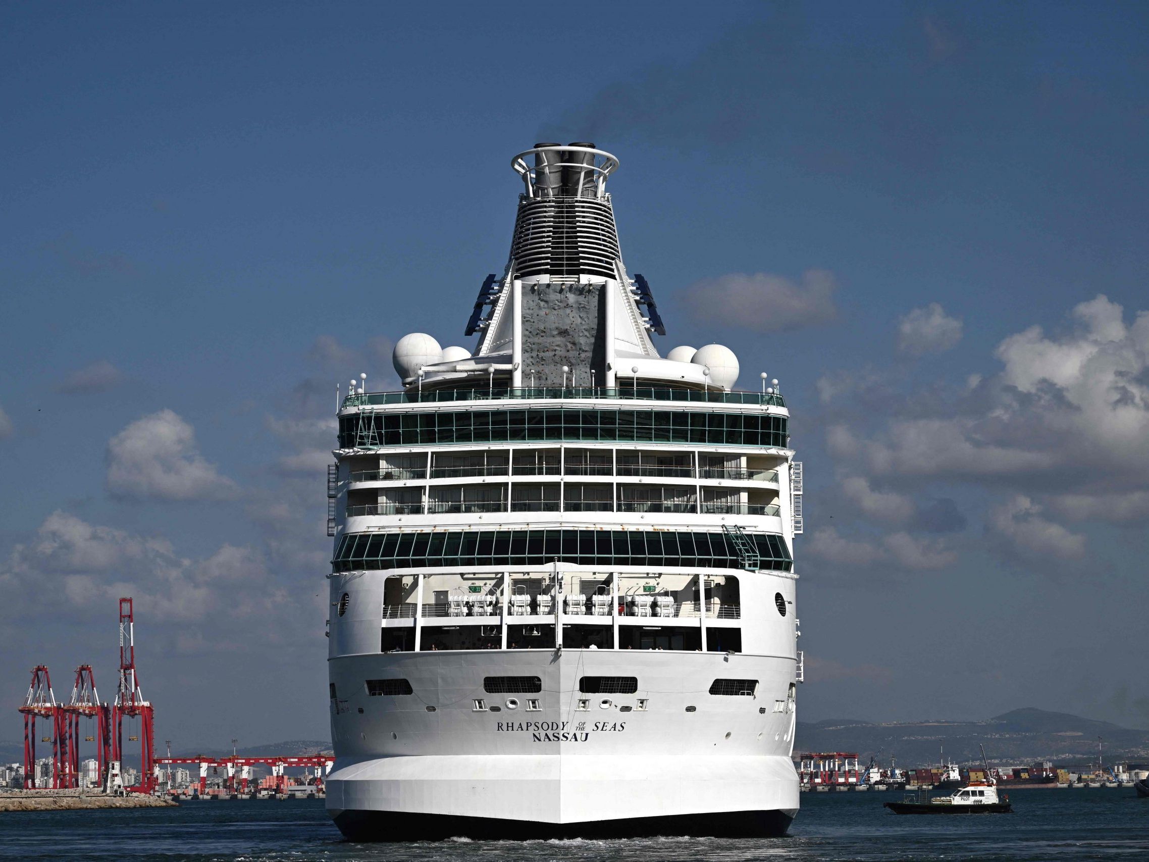Die Rhapsody of the Seas ist ein Kreuzfahrtschiff der Reederei Royal Caribbean International. Die Rhapsody of the Seas ist ein Kreuzfahrtschiff der Reederei Royal Caribbean International.